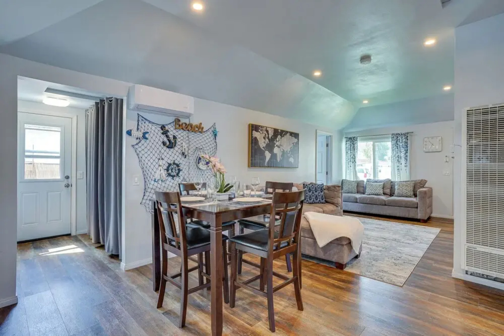 Huntington Beach Haven w/ Gas Grill: Near Water!