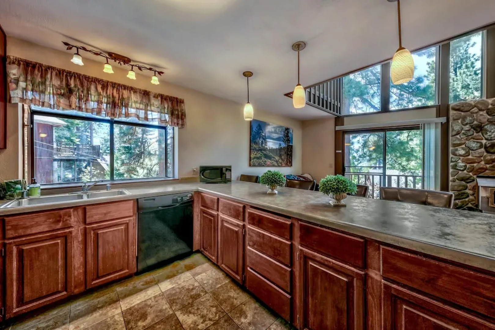 Mv49 Lake Tahoe a Block From the Caverock Beach