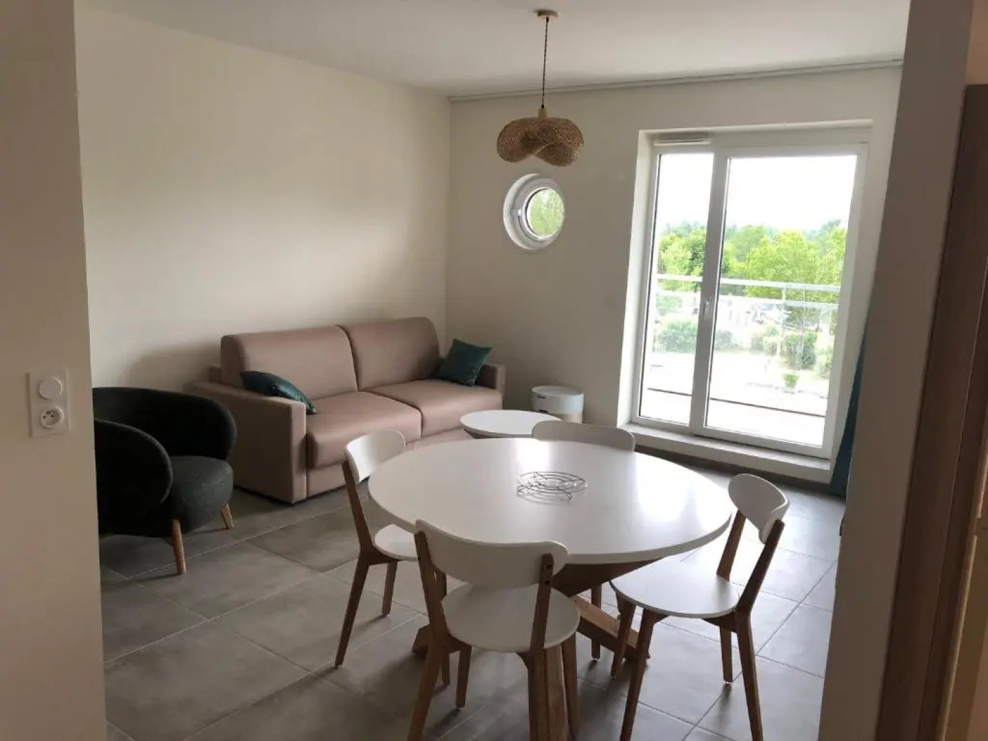 Shana Hotel & Residence