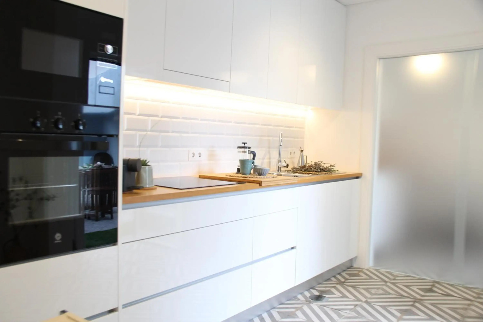 Blue Twenty Two - Espinho / Oporto Beach