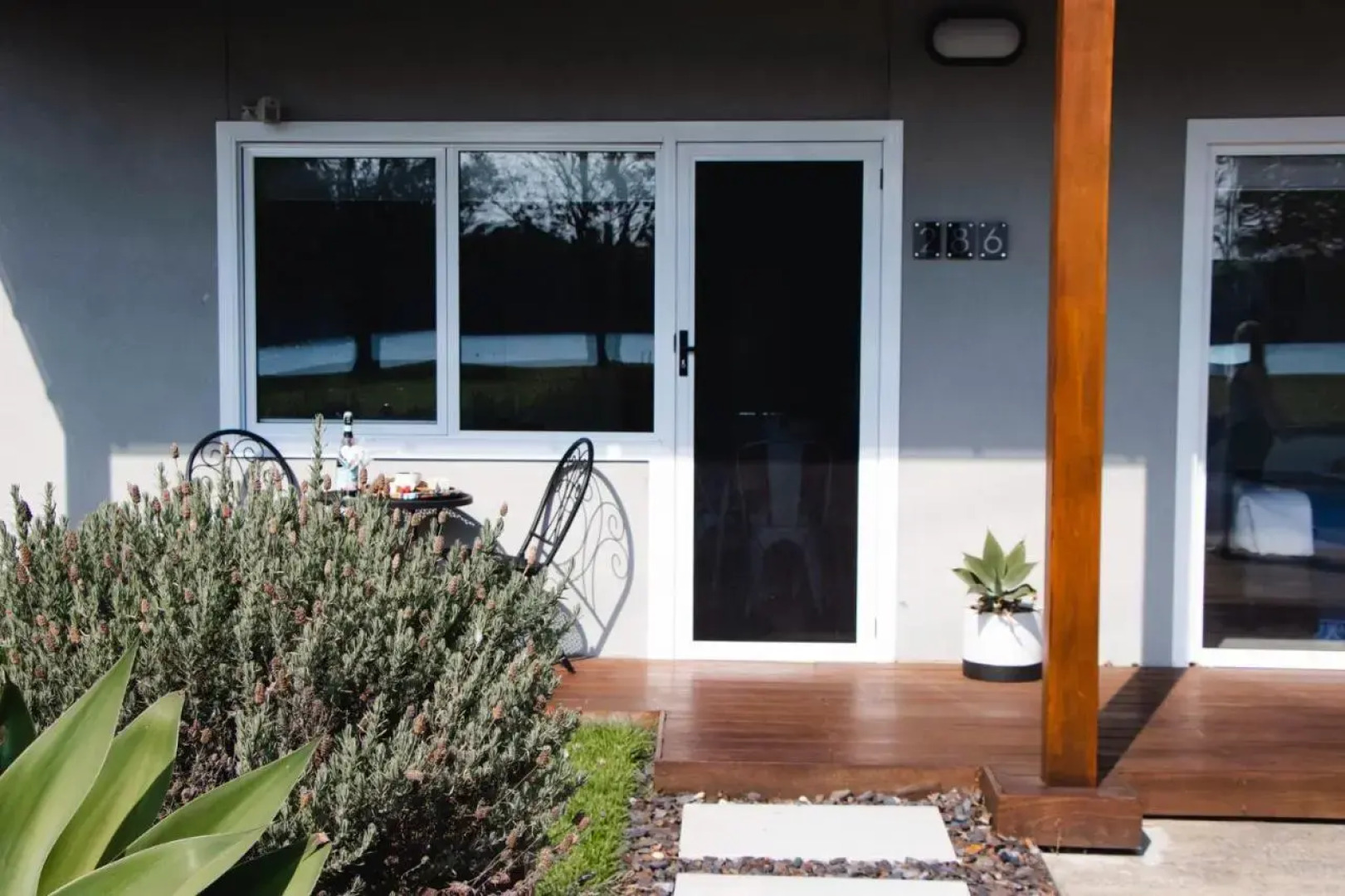 The Wheelhouse - 2BR Waterfront Apt in town