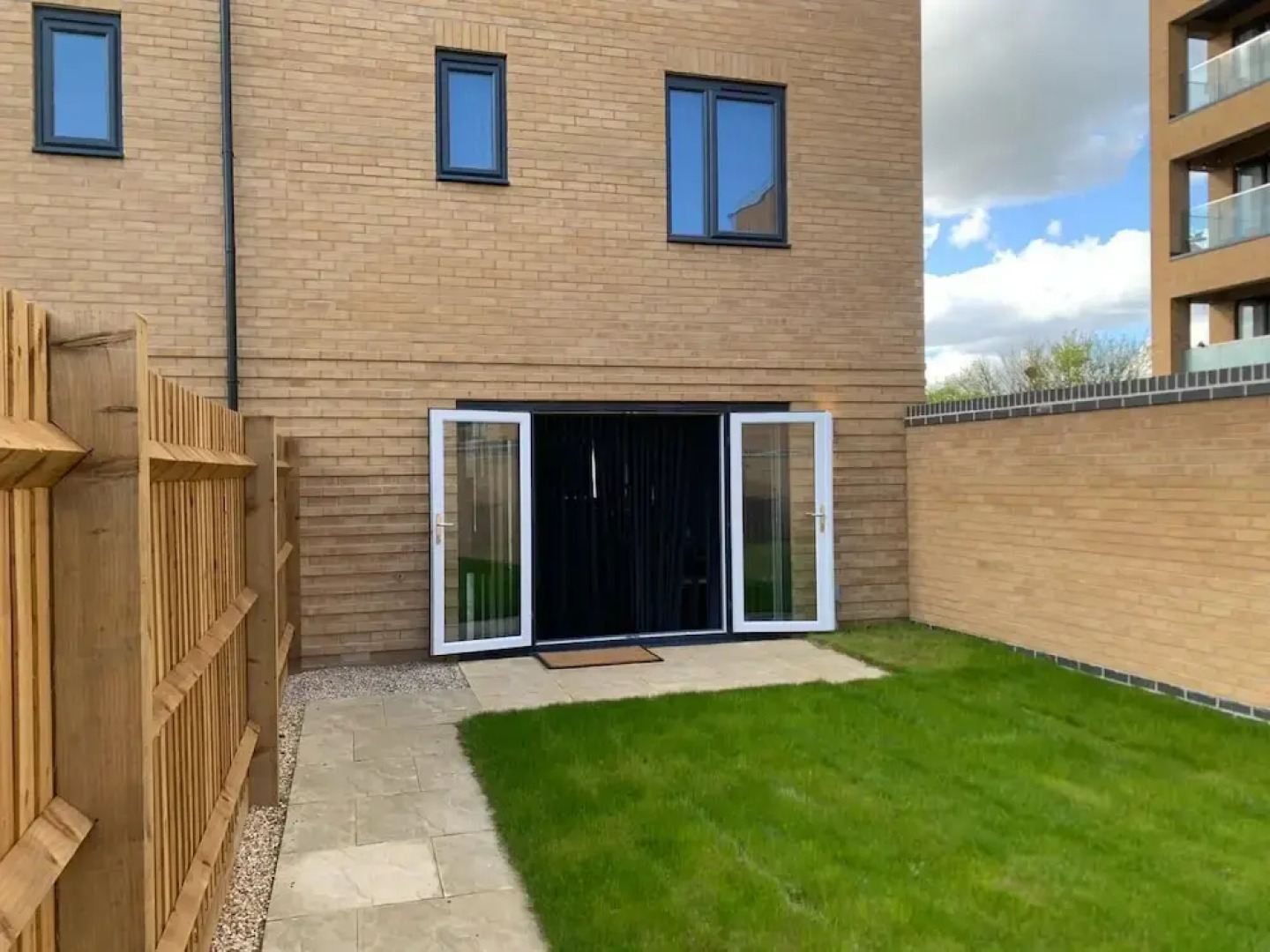 Brand New Entire 4 Bed House/multiple Parking