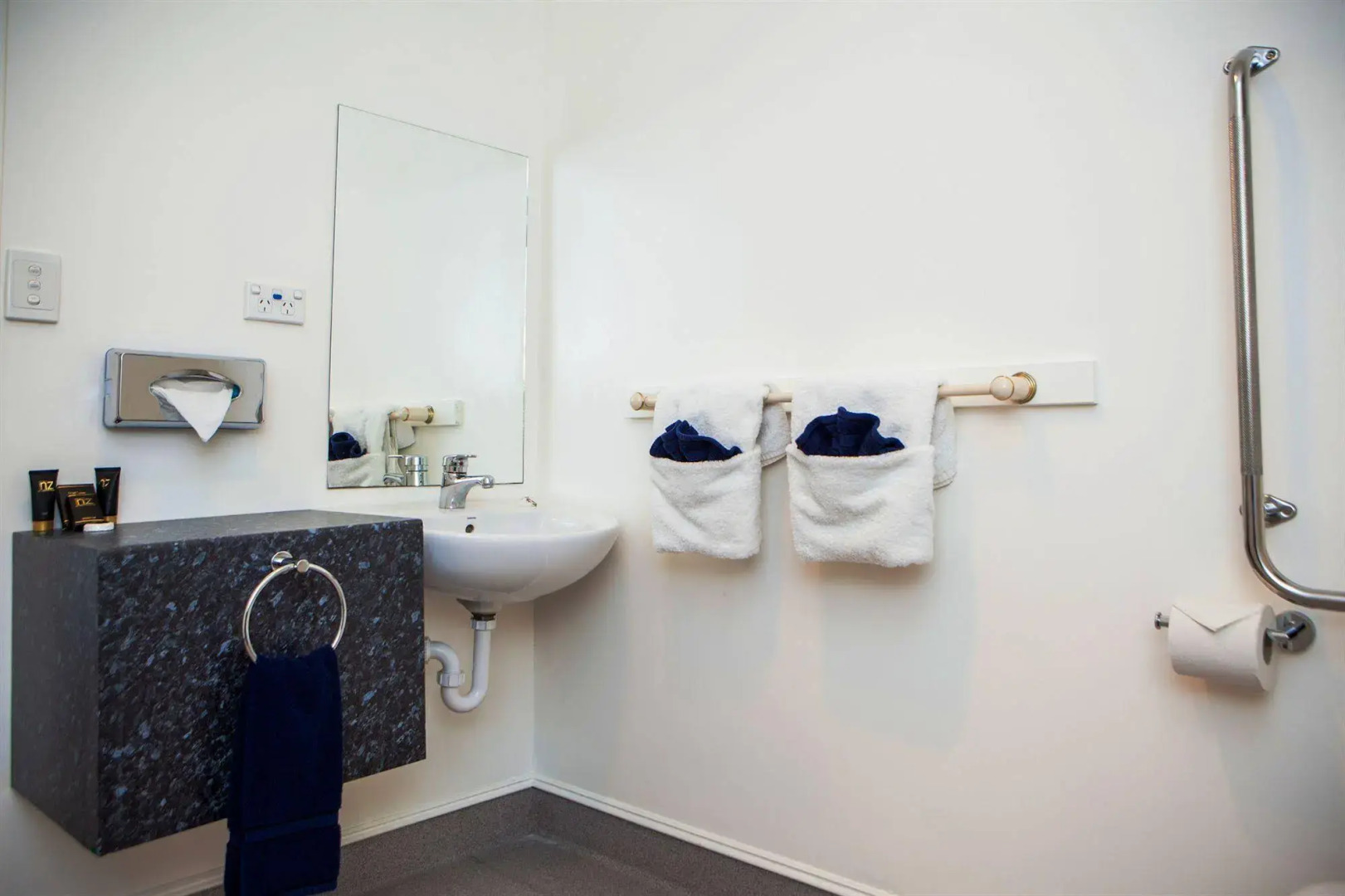 Antonio Mews Motel