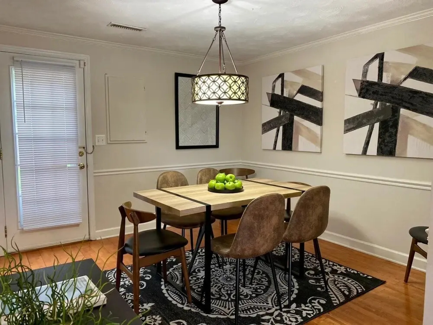 Top Rated Townhome - Our Reviews say it All. Large Discount During Pandemic. Self Checkin, Pet Friendly! Super-host Support