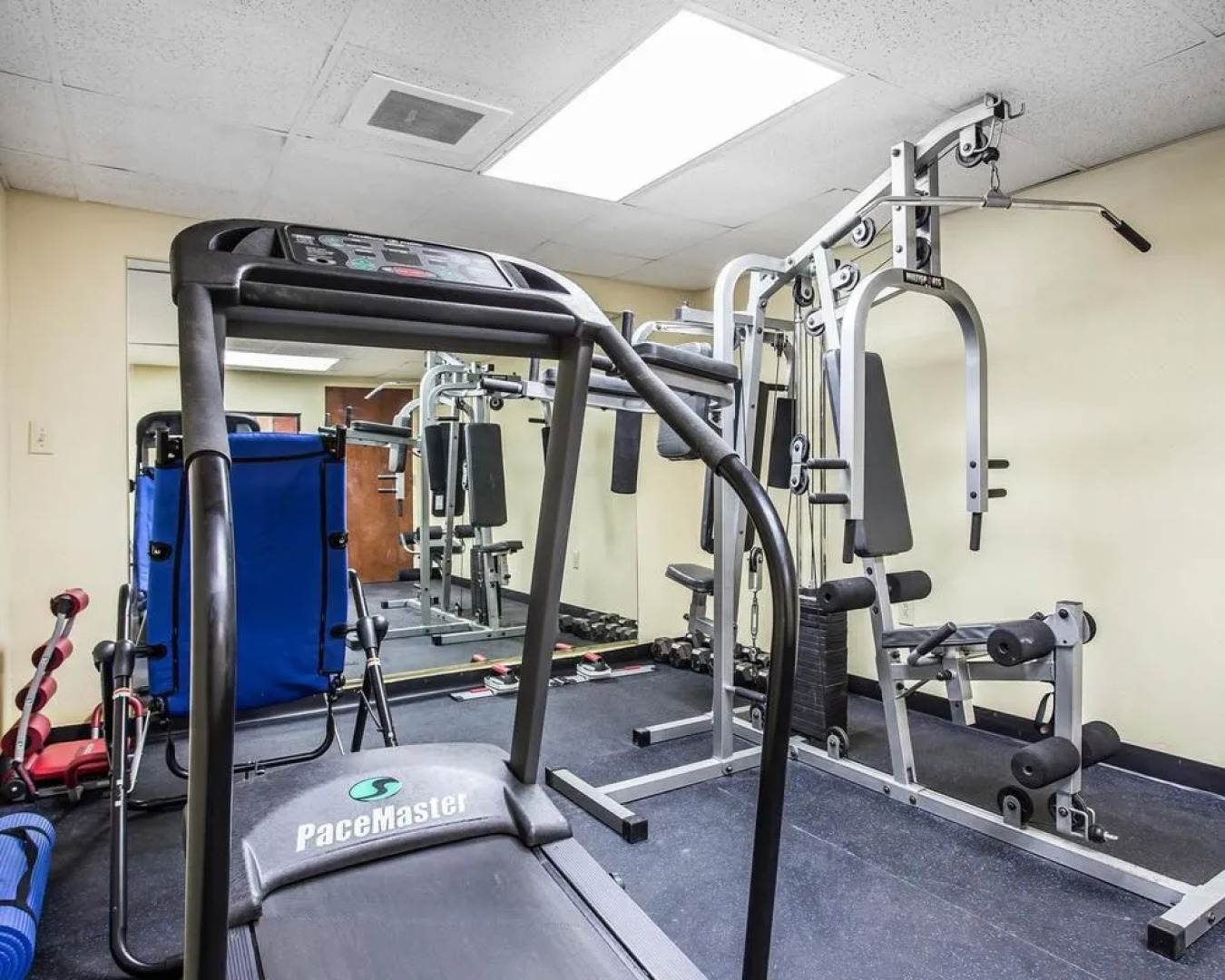 Super 8 Claremont East Hickory