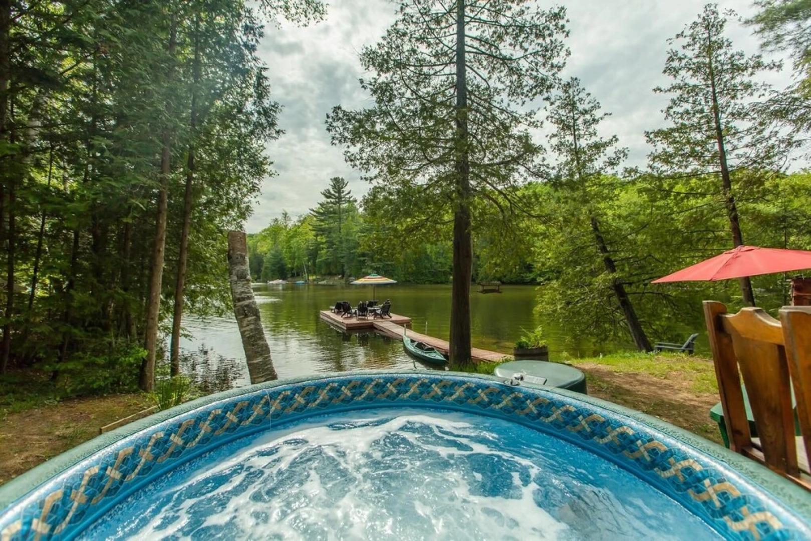 Stornoway is a Gorgeous cottage just 5 ft from White Lake!