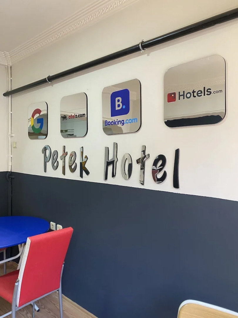 Petek Hotel