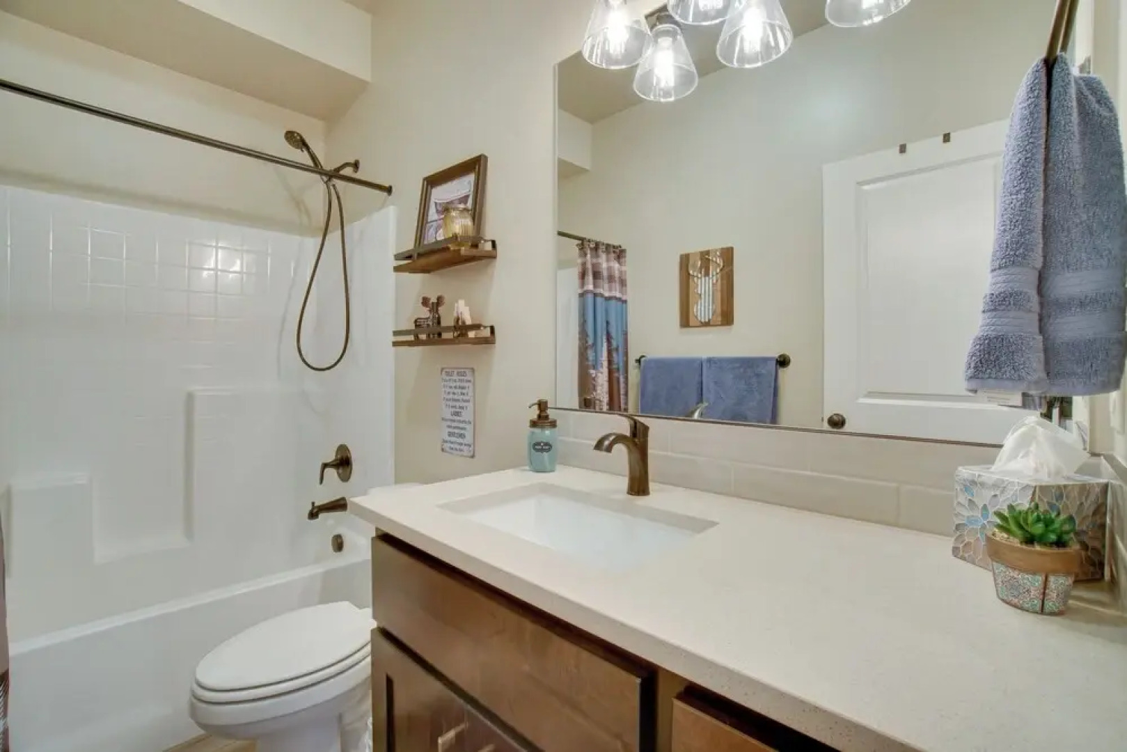 Lovely Mccall Retreat < 2 Mi to Payette Lake!