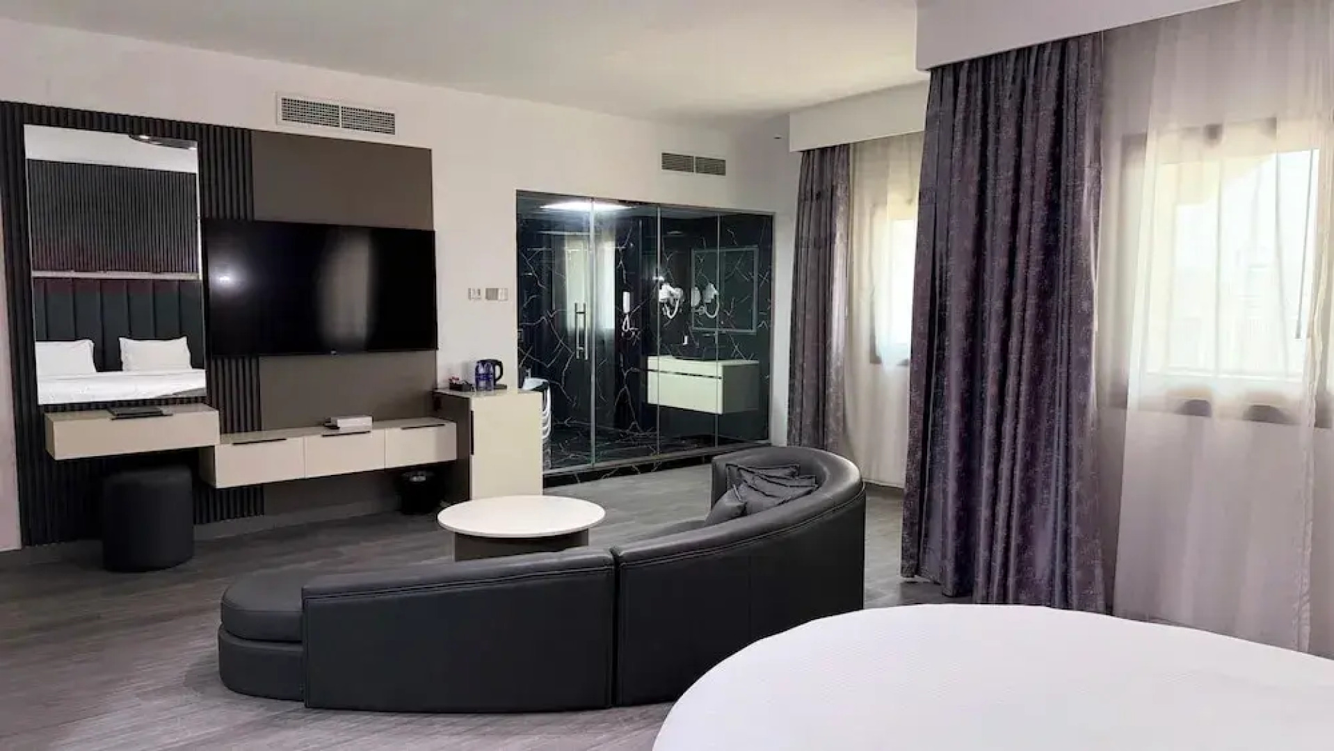 Royal Tulip Dancenter Suites Sharjah