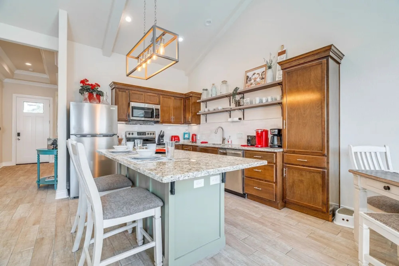 Idyllic Lago Vista Home < 1 Mi to Lake Travis!