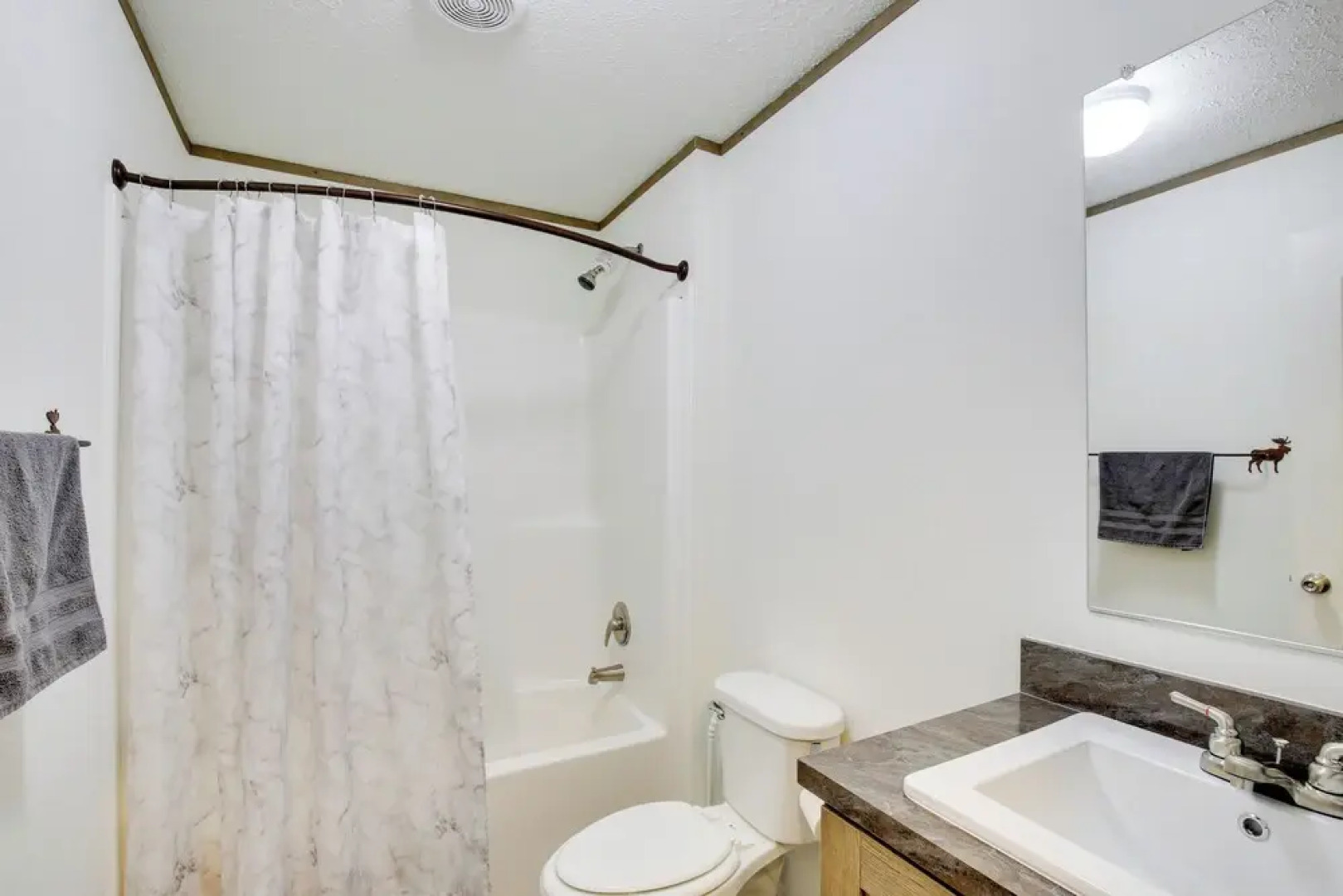 Stylish Chetek Hideaway w/ Lake + Dock Access!