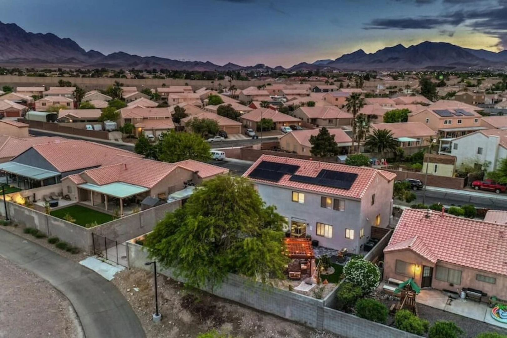 ZEN Retreat Jacuzzi Fire Pit BBQ Hammocks Patio Yoga Room Parking