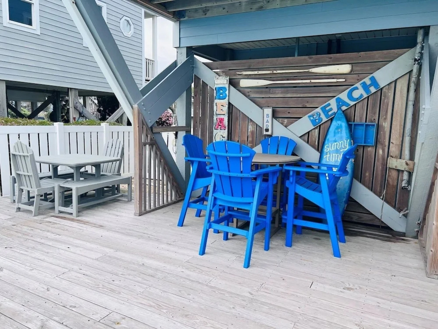 Sunny Times 4 Bedroom Home by RedAwning