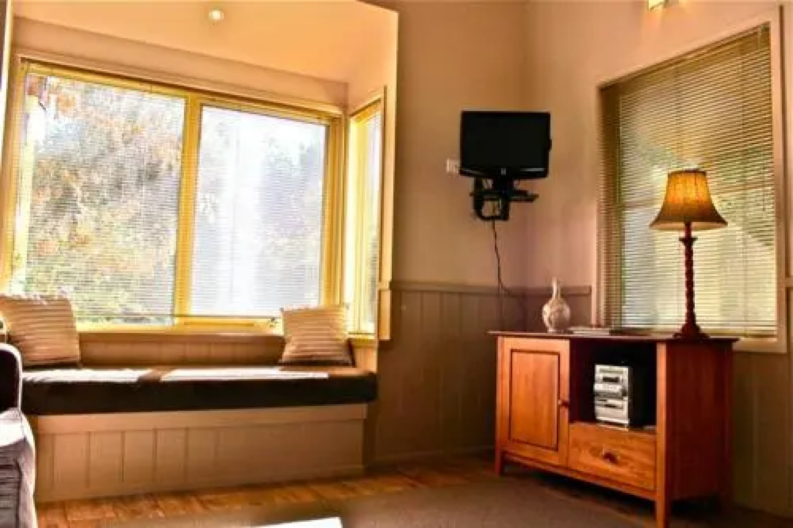 Autumn Leaf Cottage 1