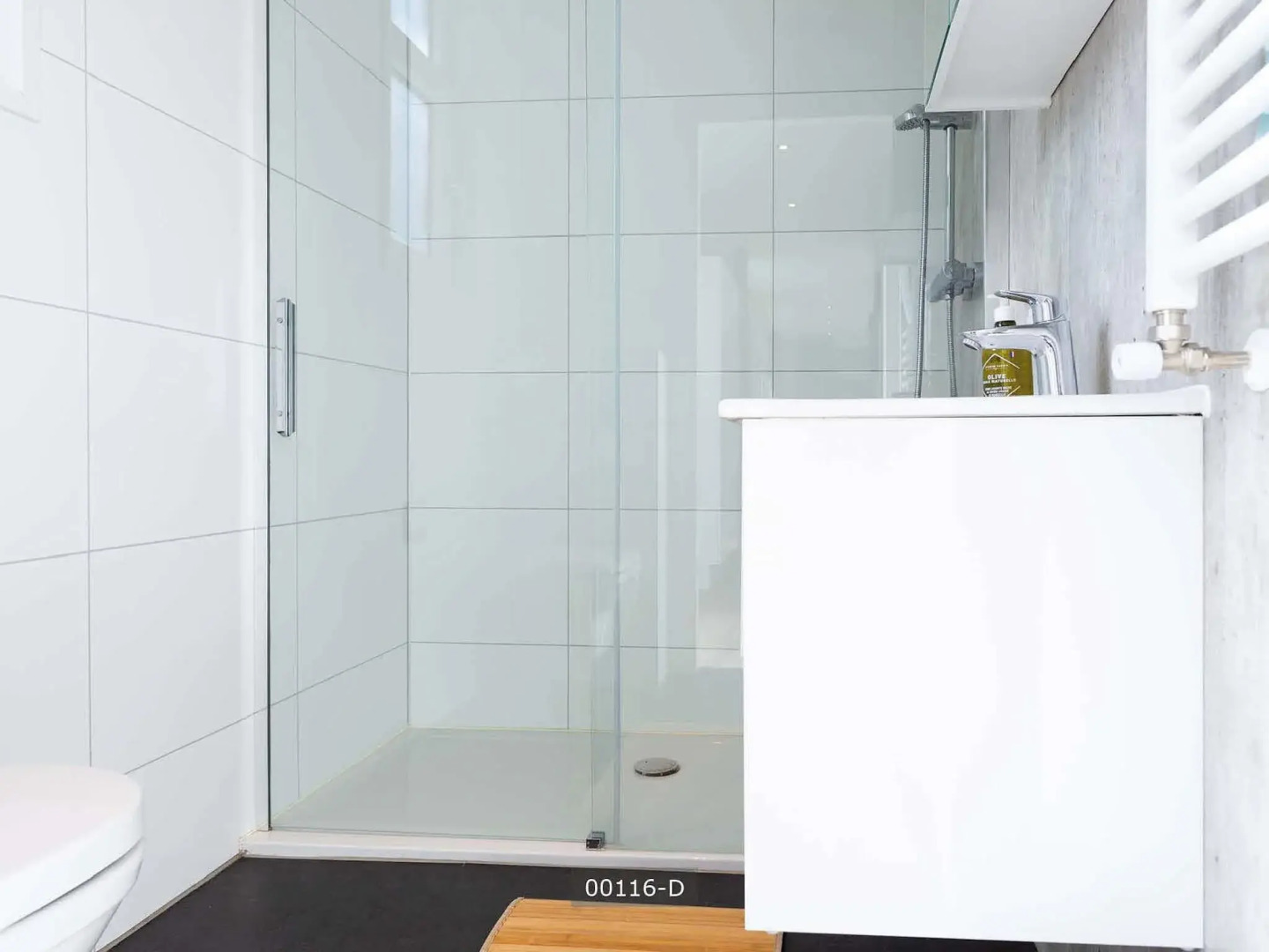 Detached, modern chalet with sauna and spa, in a holiday park, 8 km. from Hoorn