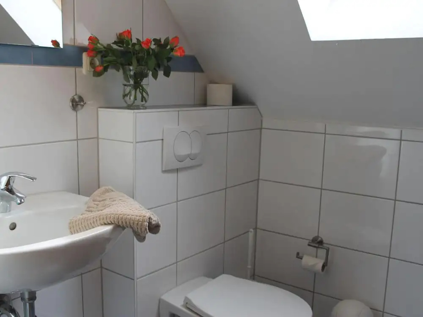 Allergy Friendly Holiday Home near Beach with Lake View