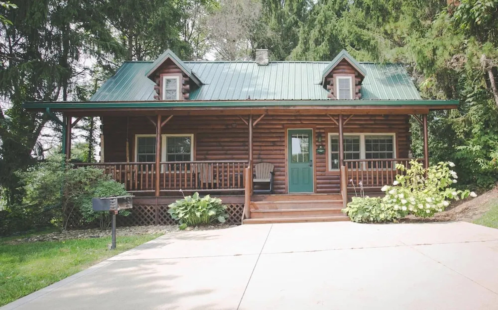 Pine Cove Lodging