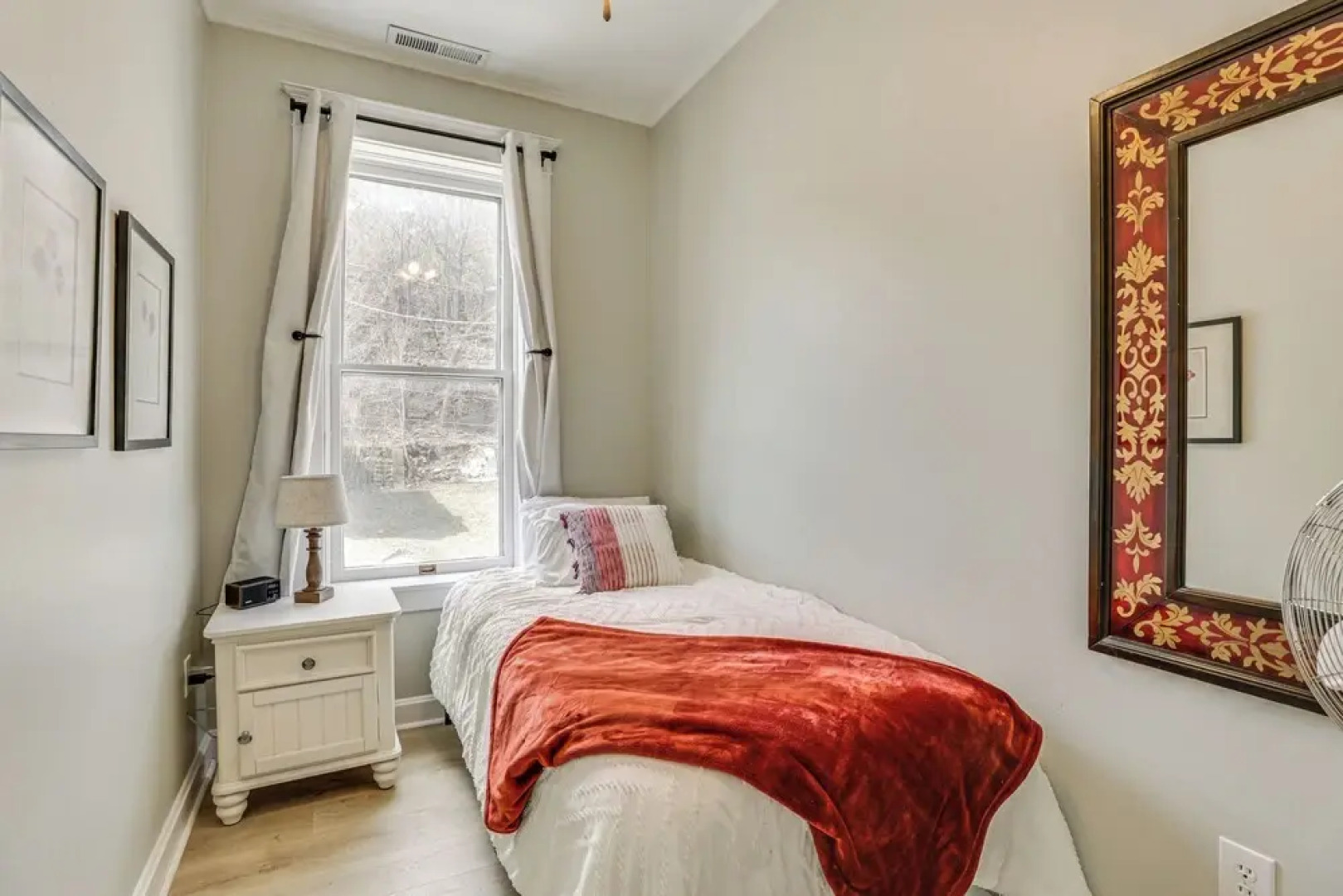 Walk Downtown: Inviting Historic Home in Dubuque!