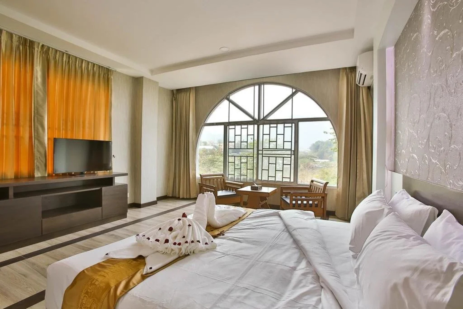 Shan Shwe Myanmar Hotel