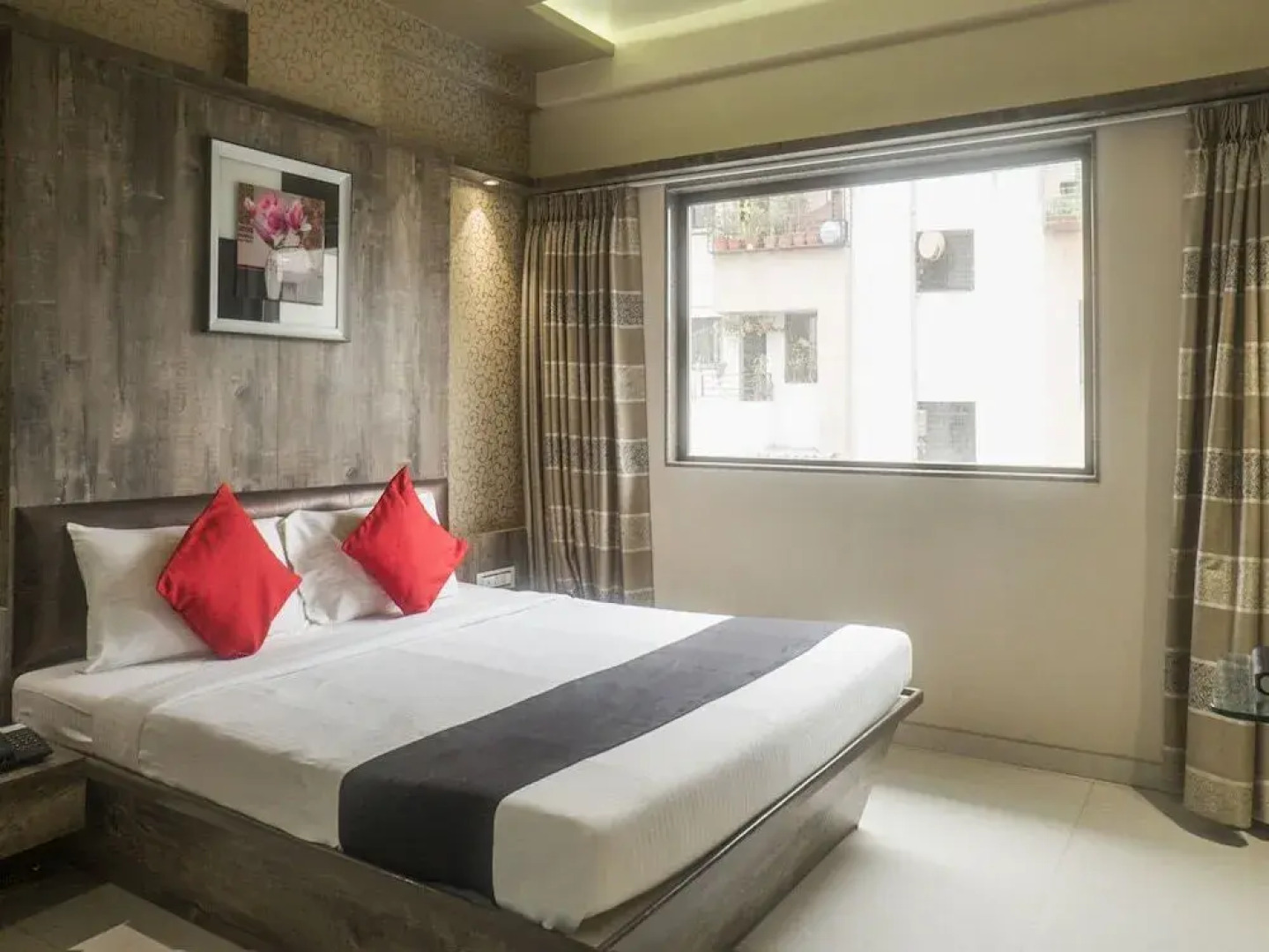Super Townhouse OAK Regal Inn Near Sant Tukaram Nagar Metro Station