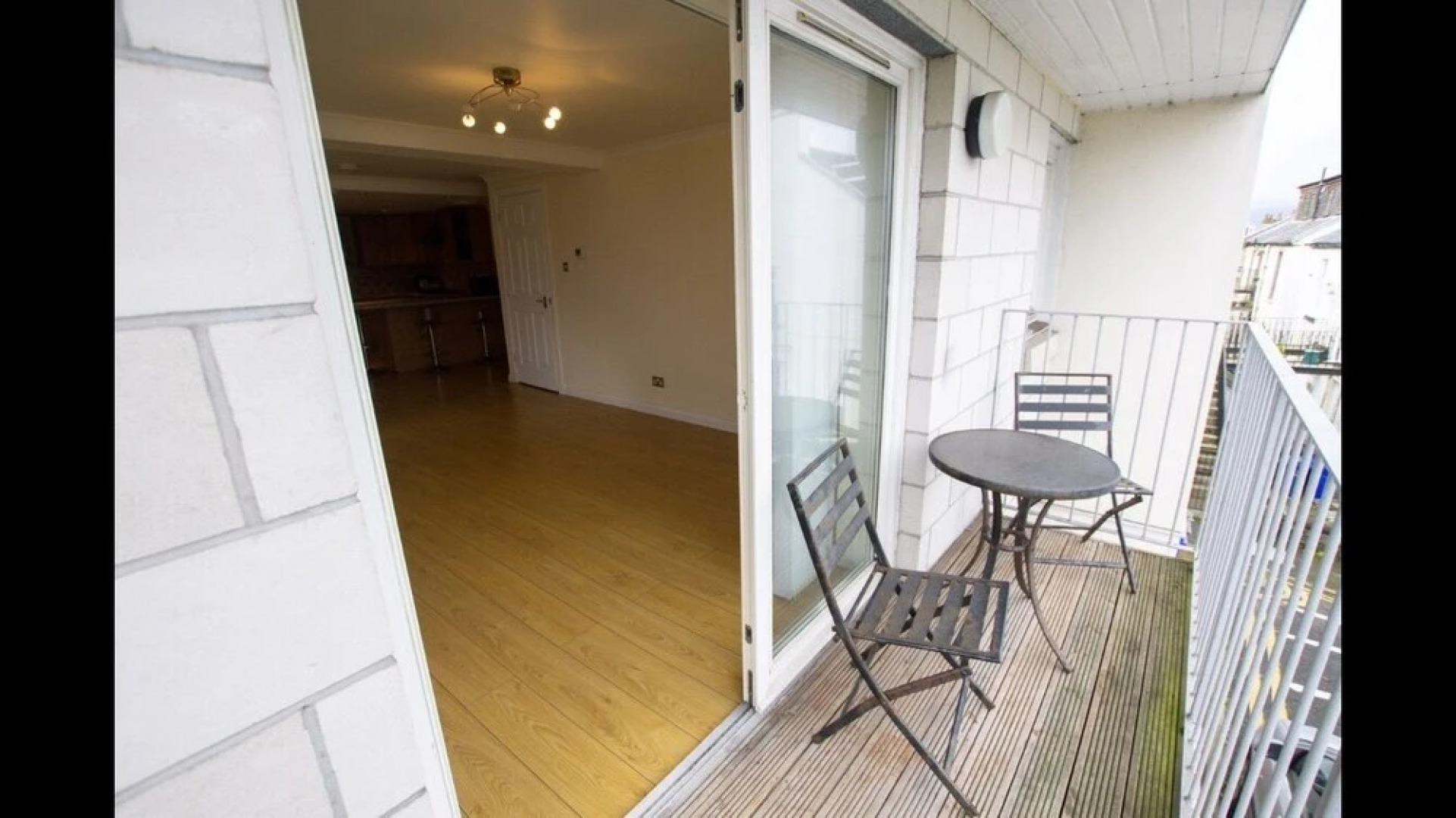 3-bed Apartment - Sleeps 6 - Parking, Wifi, Pets