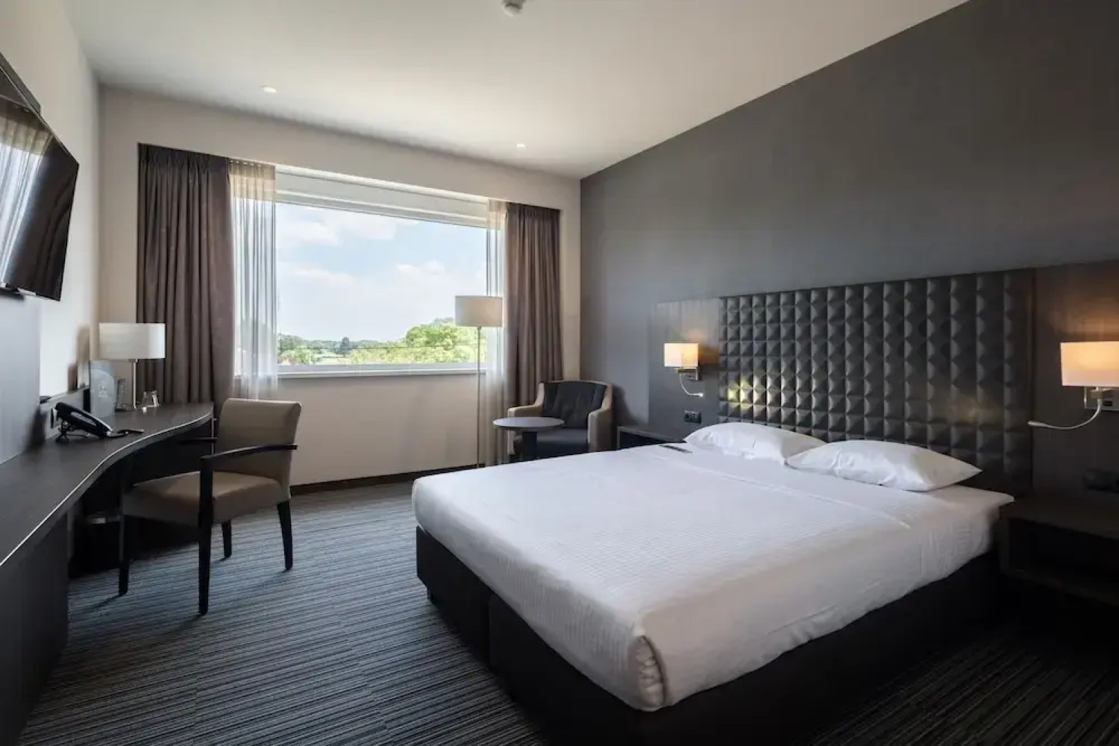 Mezzo Hotel & Business