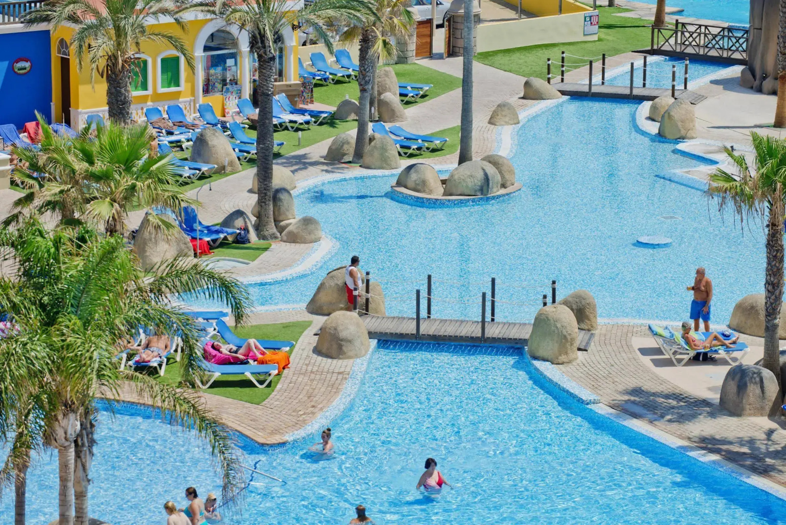 Mediterraneo Bay Hotel & Resort