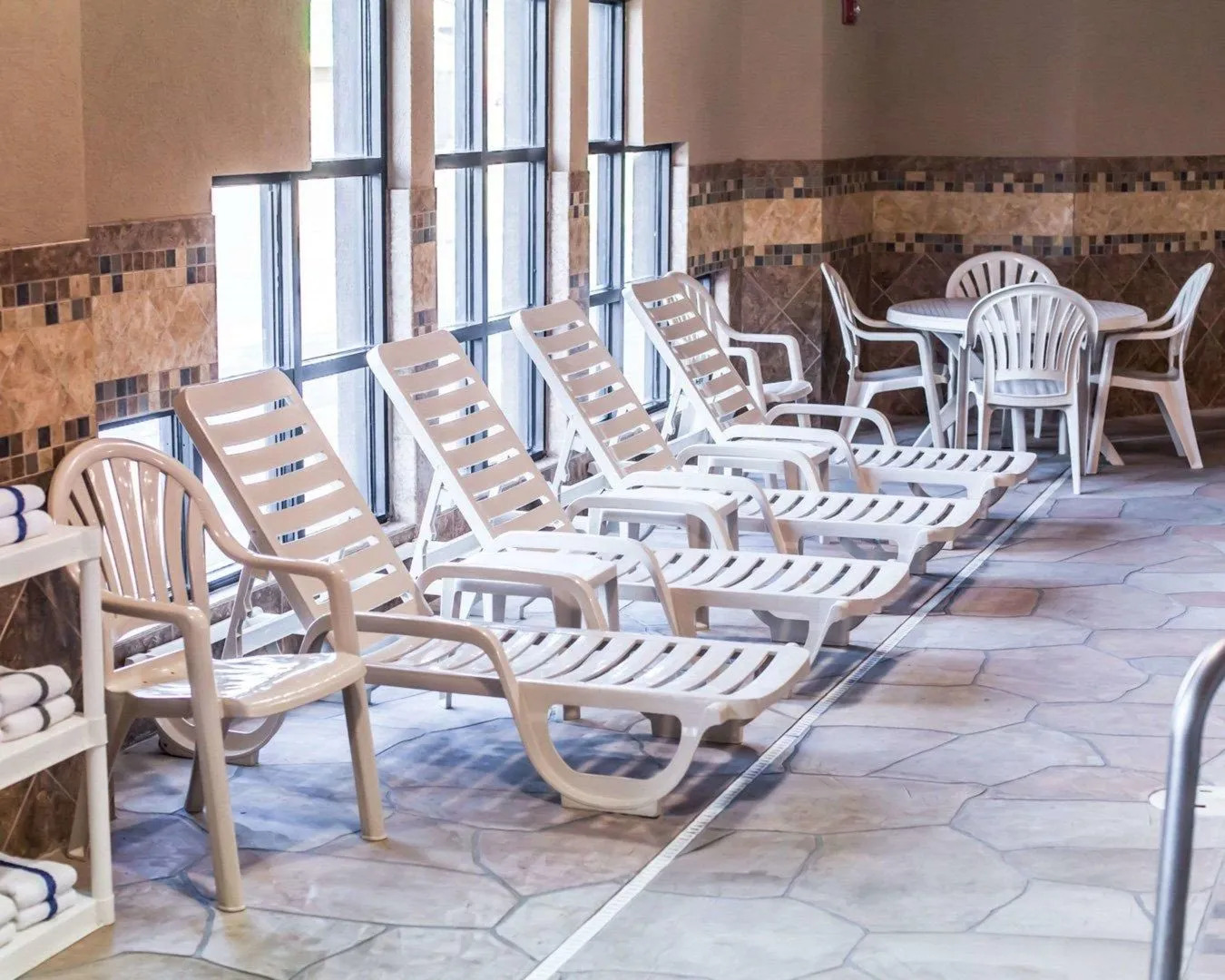 Garner Hotel Topeka West, by IHG