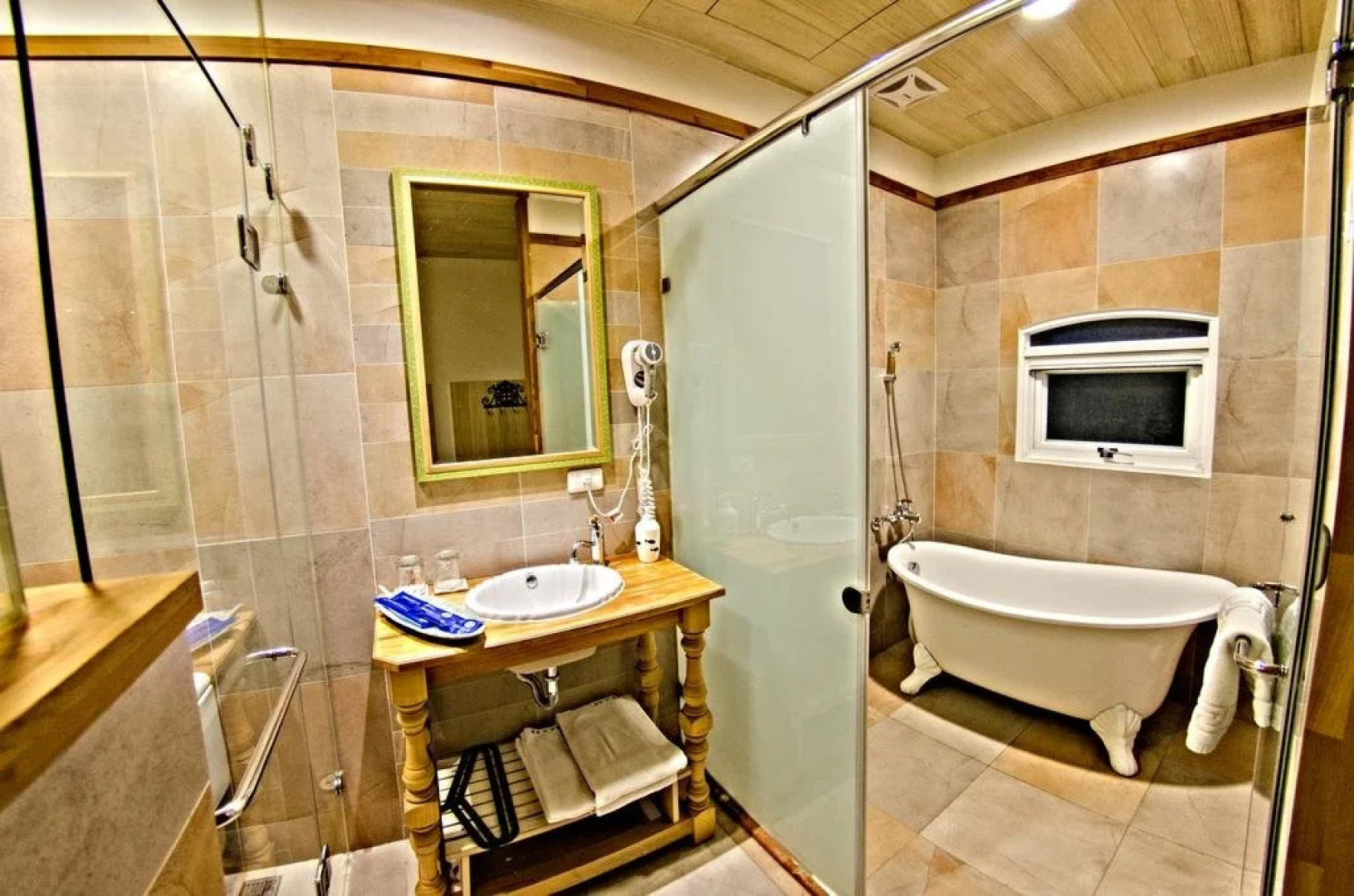 Sasa Nor Lamour B & B