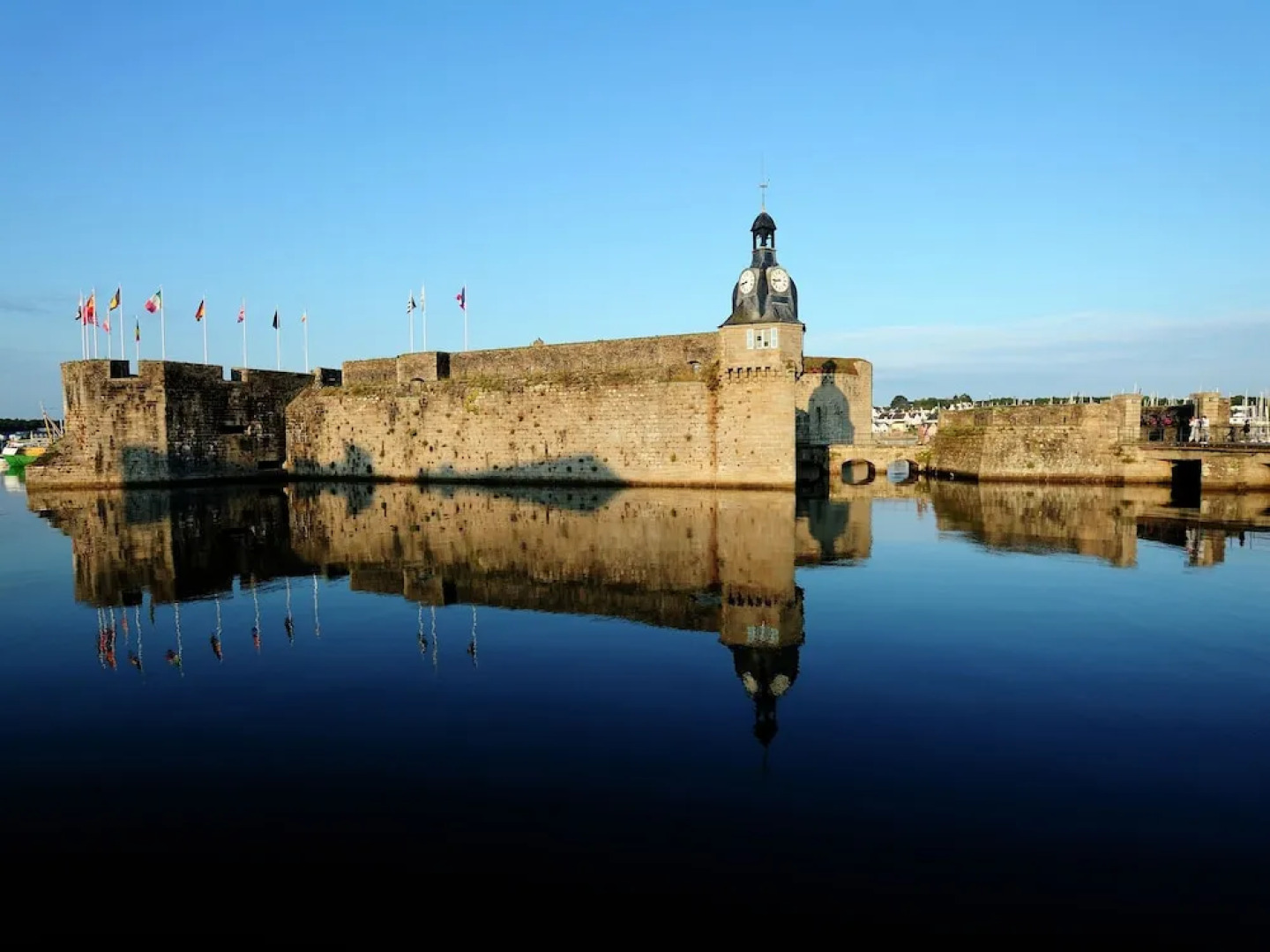 Welcoming Villa in Fouesnant With Swimming Pool