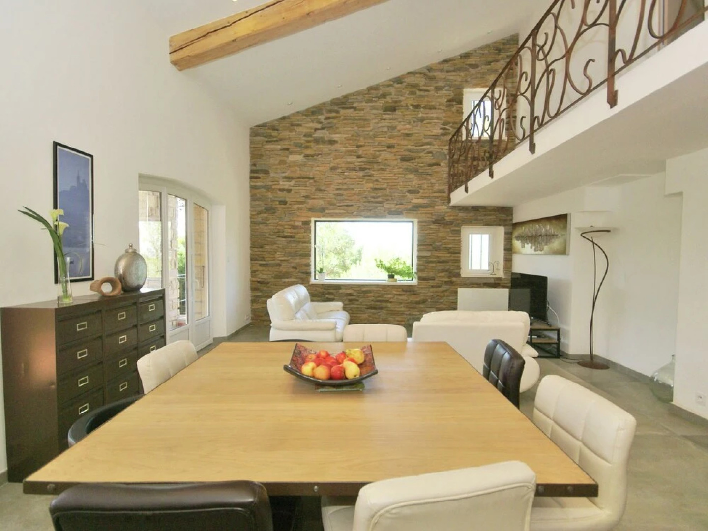 A hidden paradise in the beautiful surroundings of Saint-Remy-de-Provence!