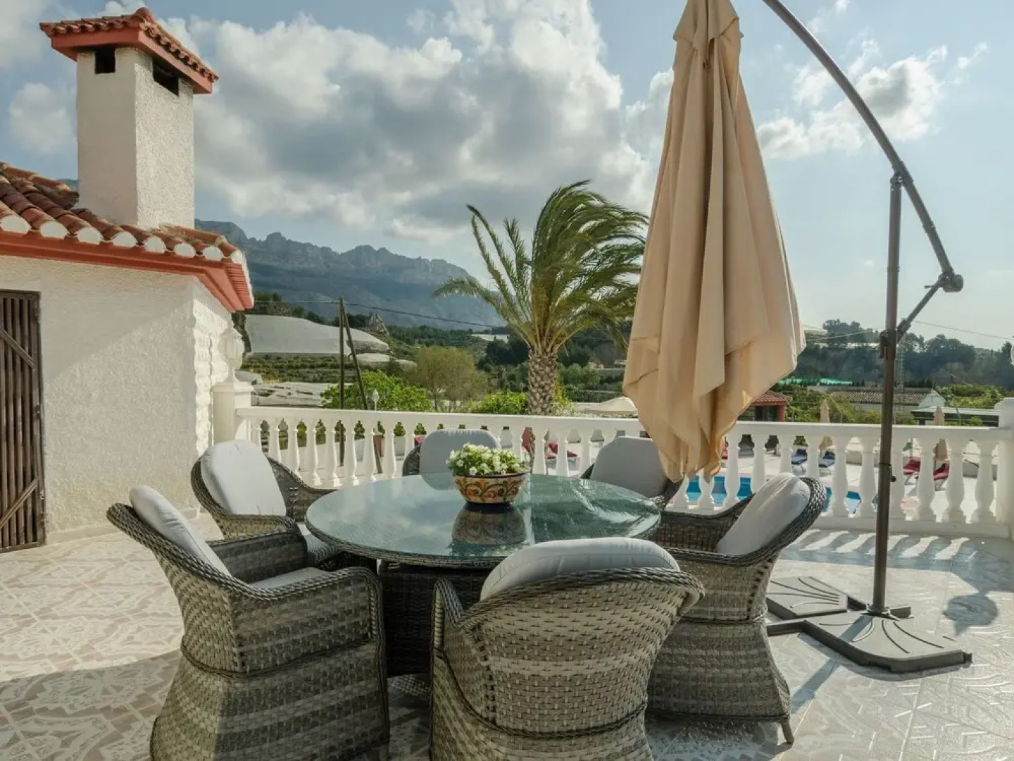 Detached Villa Private Pool, Large Terrace, Luxury Outside Kitchen Sleeping & Sitting Tower