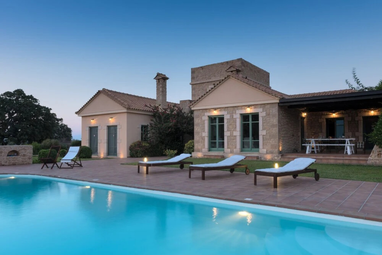 Self-catering Luxury Stone Holiday Villa With Infinity Pool and Panoramic View