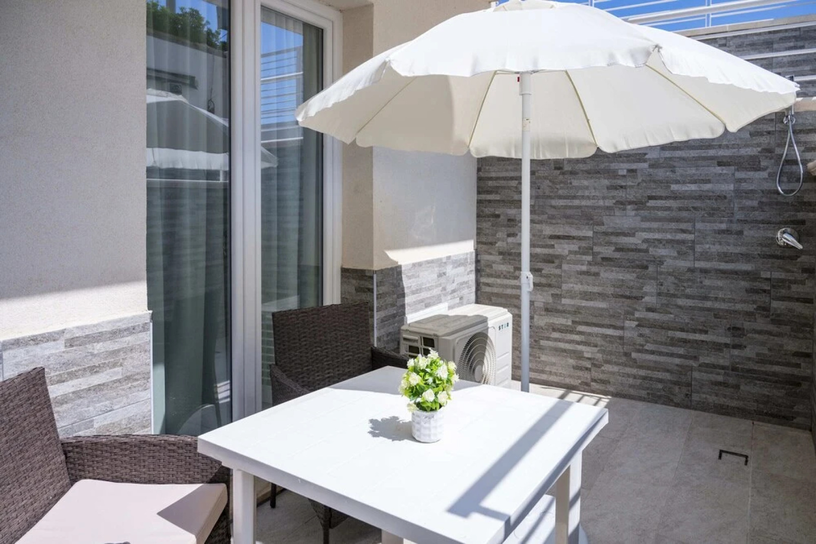 Ambra Apartment On Sea Shore