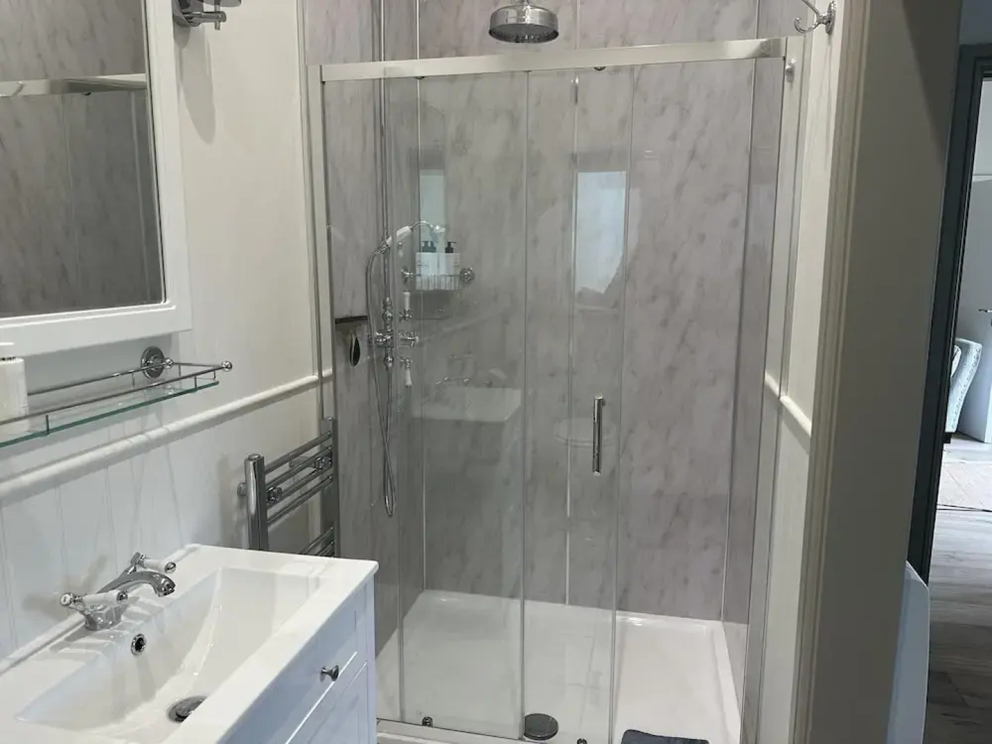 Lodge/ Kingbed/ Privg/ Petsok/ Freep/ Wifi