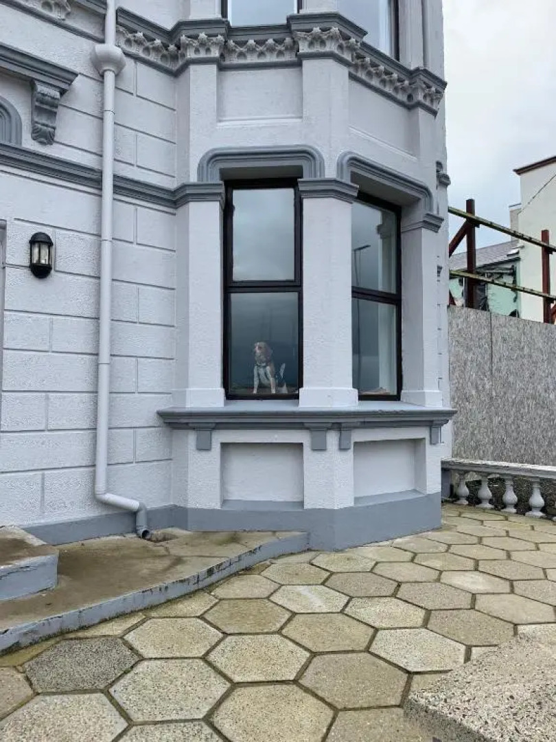 Stunning 3 bed seafront mansion building sleeps 6 adults or 8 with kids