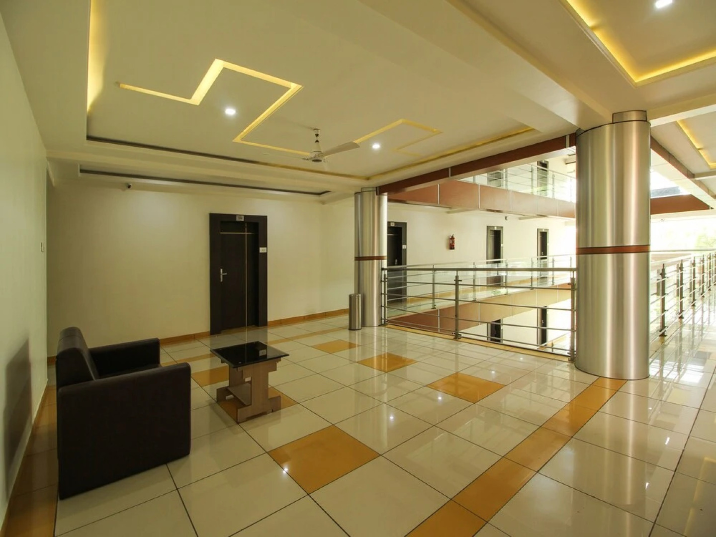 Capital O 3285 Hotel Radiant