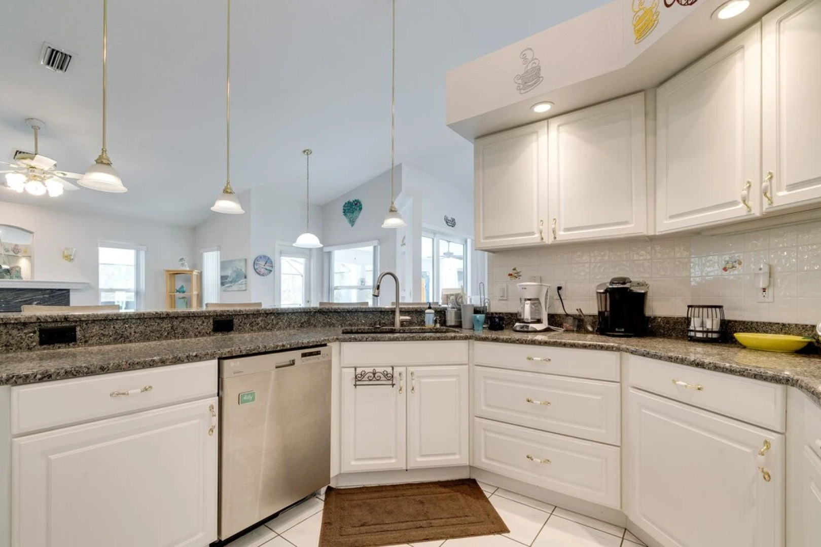 Spring Hill Home - Pool, Grill & Golf Course Views