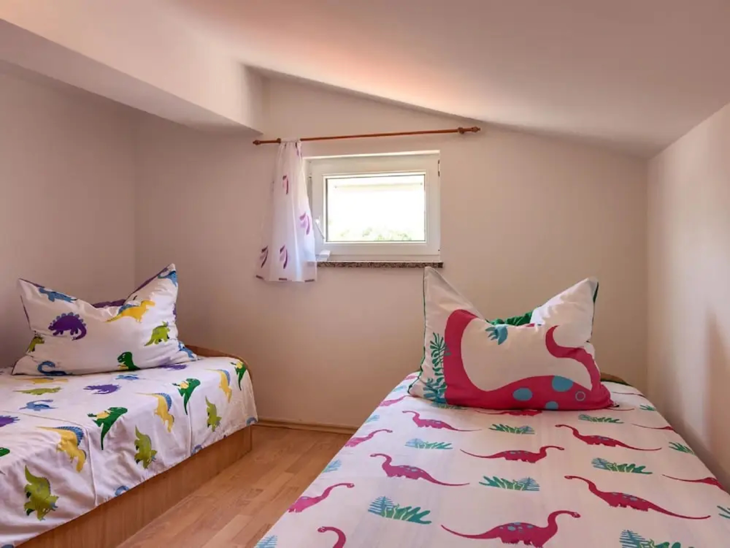 Villa in Peroj With Pool Near Beach