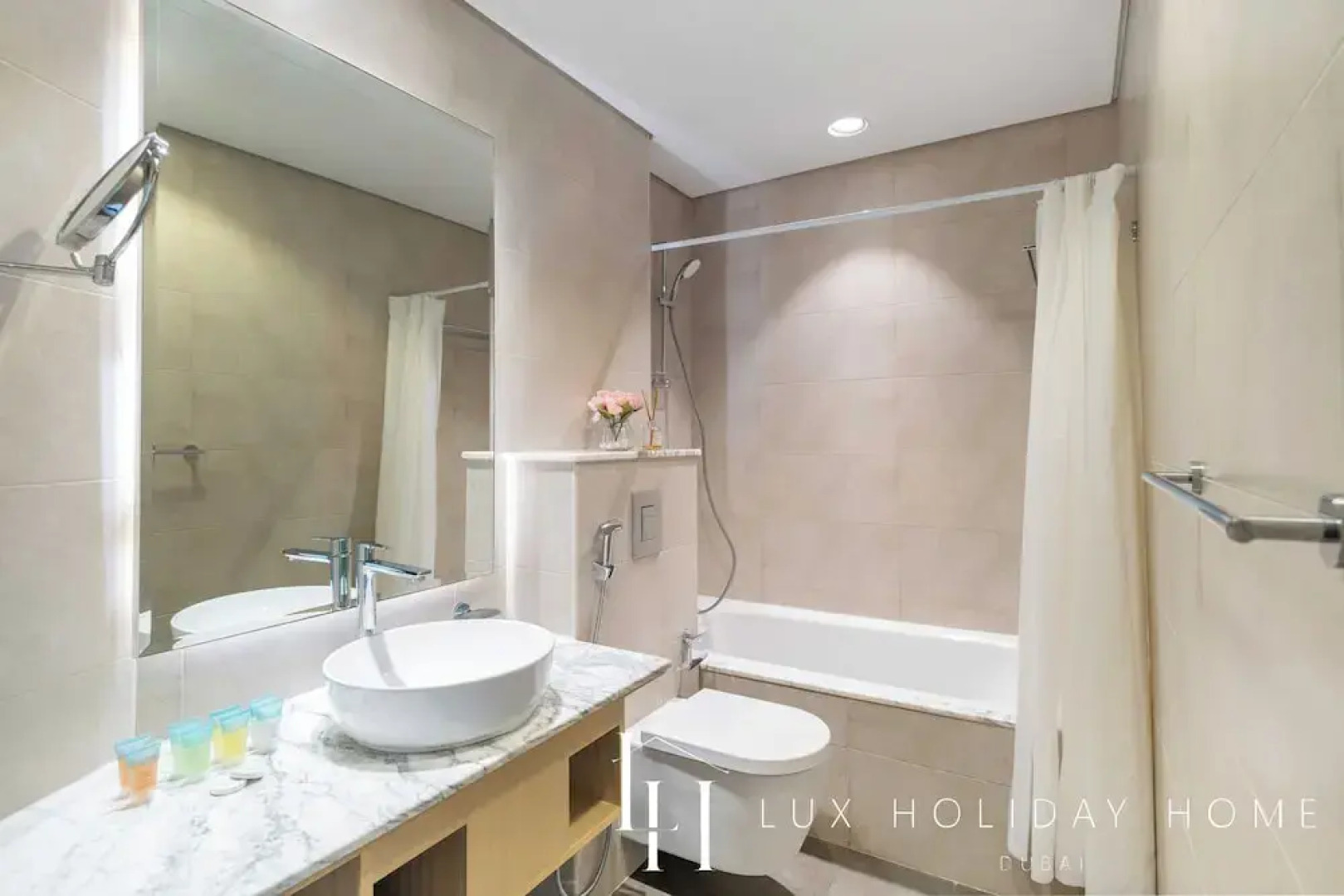 LUX The Paramount Sea View Suite