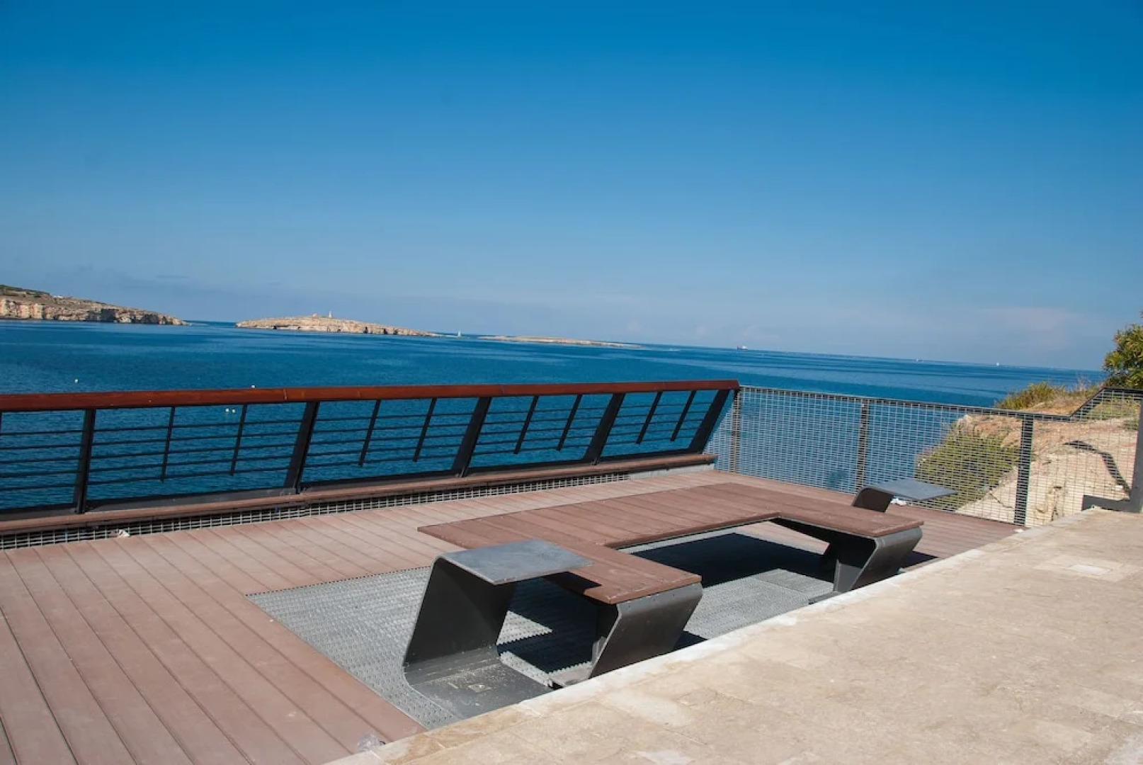 Blue Harbour 1 Seafront Holiday 2-bedroom Apartment With Terrace St Pauls Bay