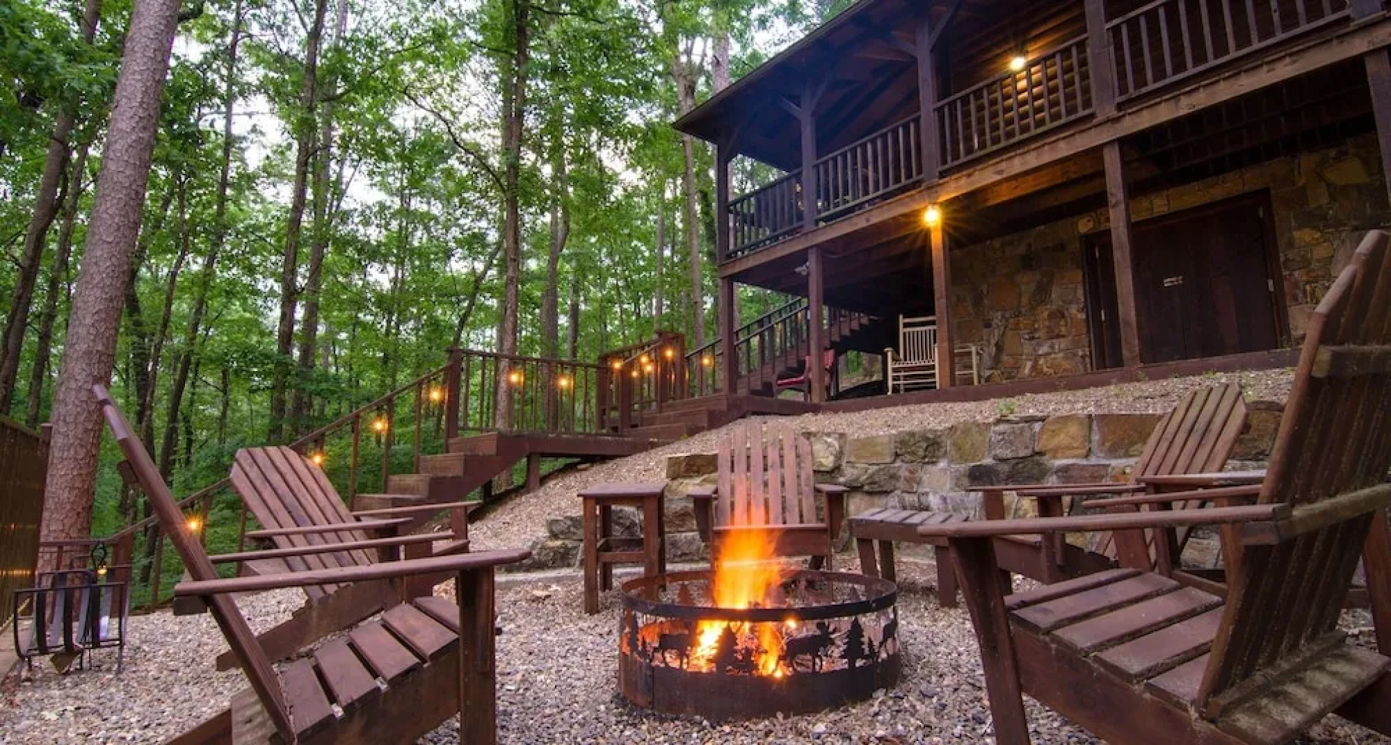 Breathless Cabin Includes Free Wifi, Parking Onsite, Private Hot Tub, and BBQ by Redawning
