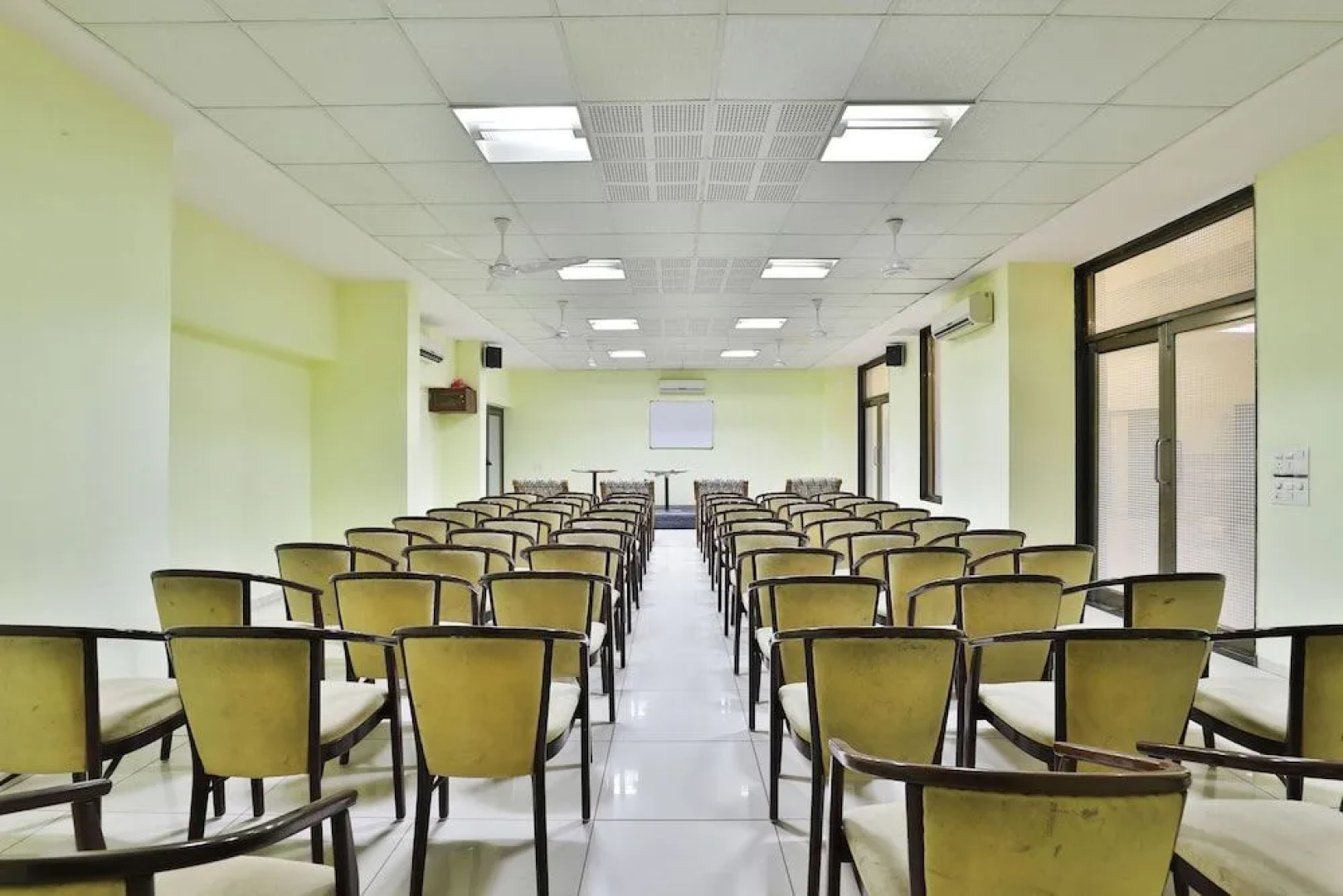 Oyo 2494 Hotel Shree Plaza
