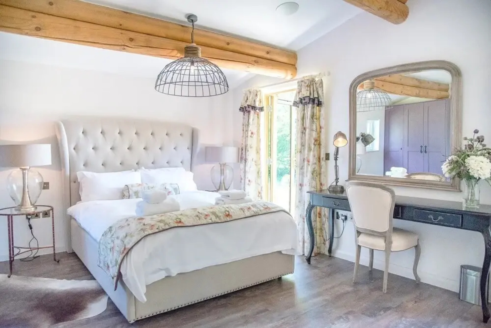 Magnolia, Kingfishers