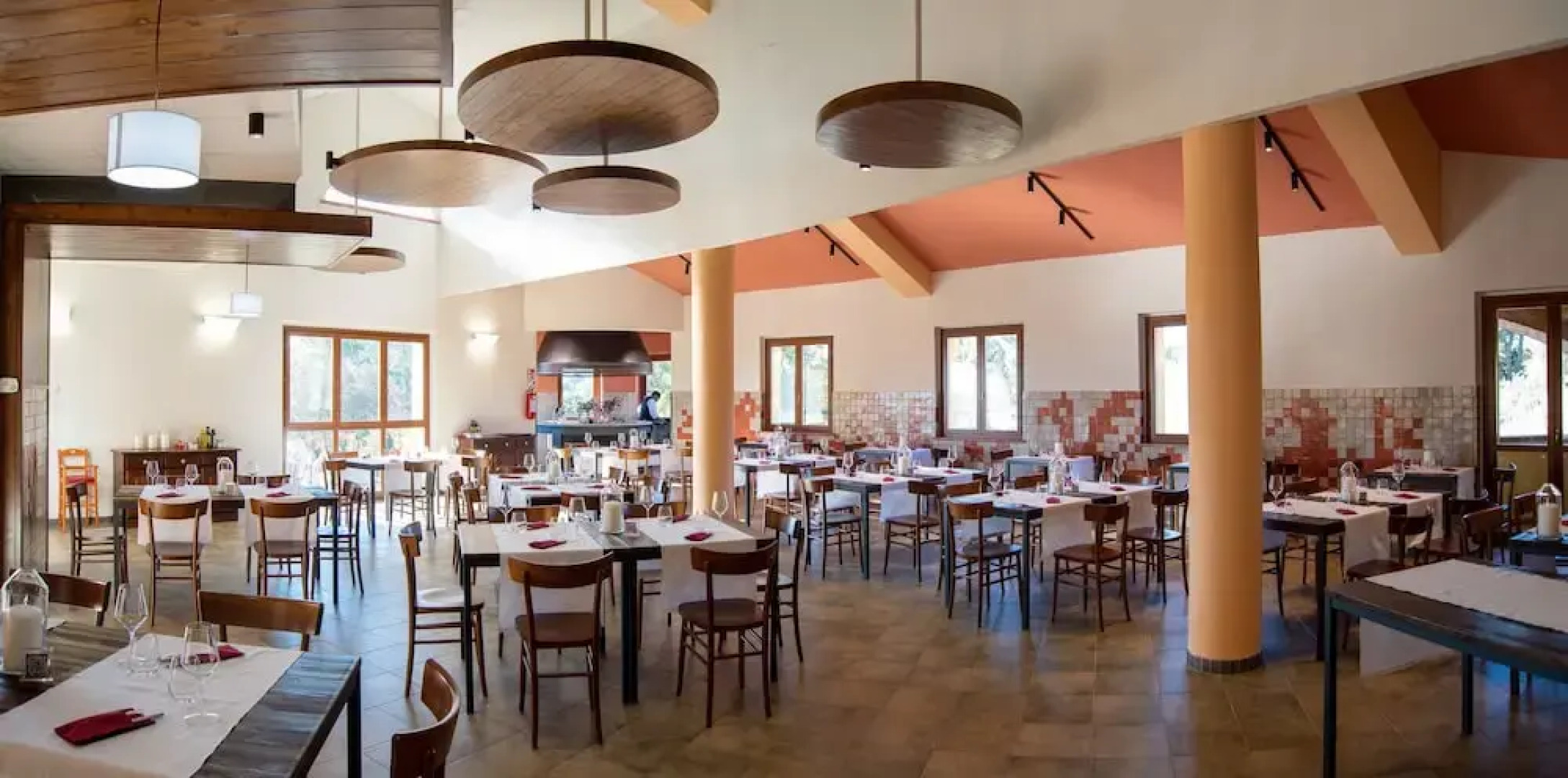 Hotel with swimming pool in Arbus