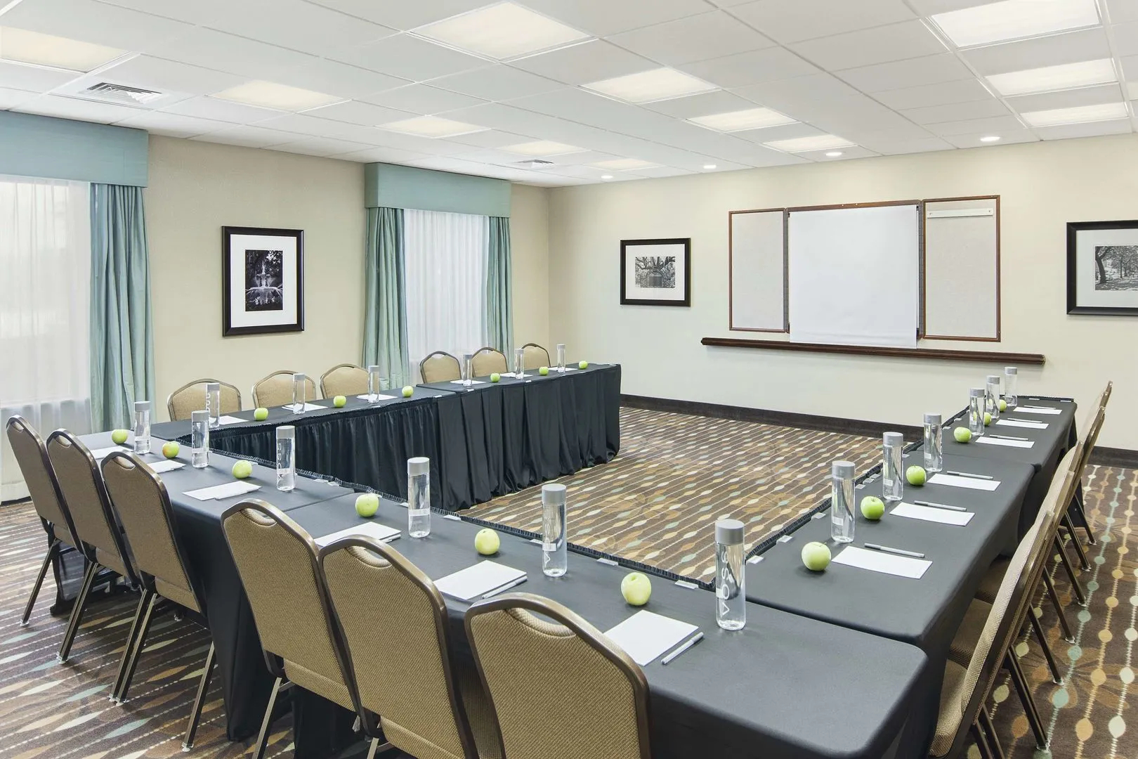 Hampton Inn & Suites Savannah-Airport