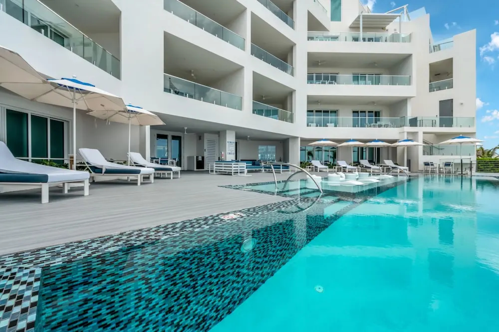 Club Suites at Rum Point