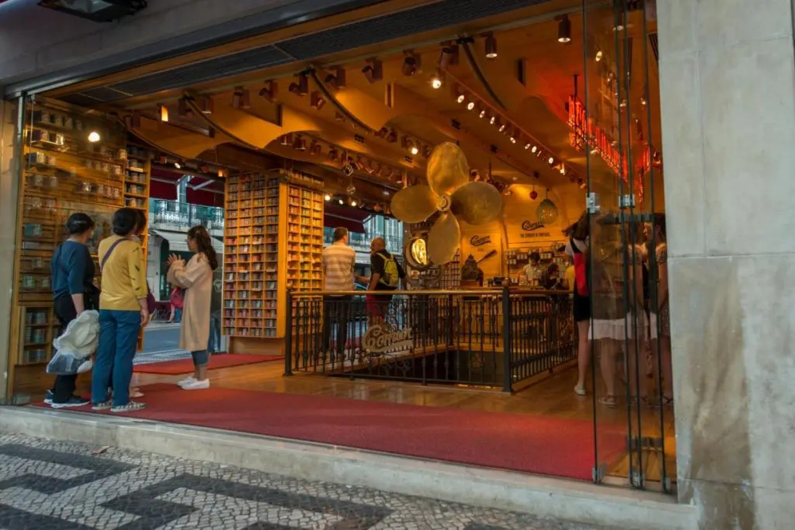 Portugal here I Come - Alfama-Castelo