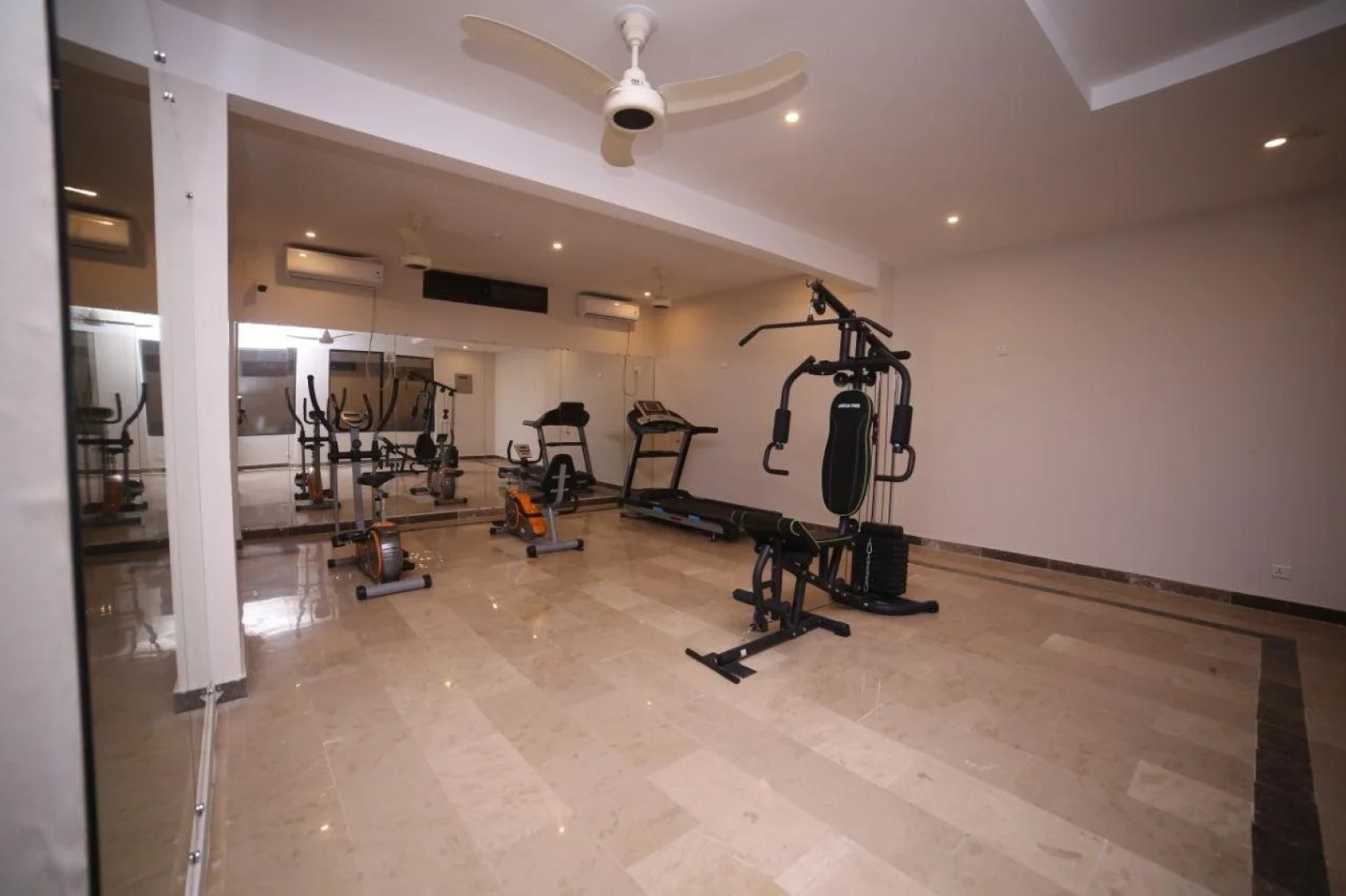 Zifan Hotel & Suites