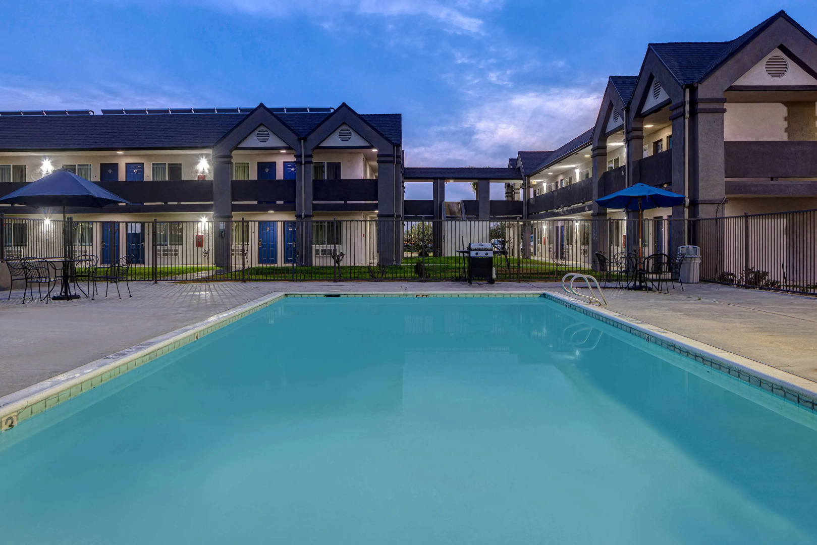 Motel 6 Buttonwillow, CA Central